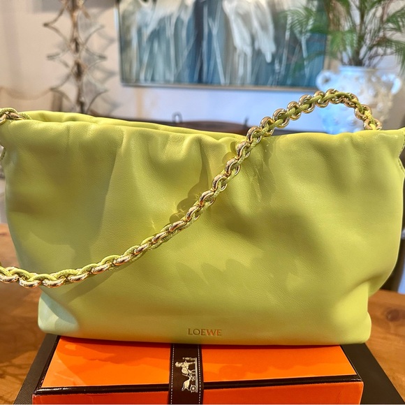 Apple Green Shoulder Bag with Chain Strap - Picture 1 of 4